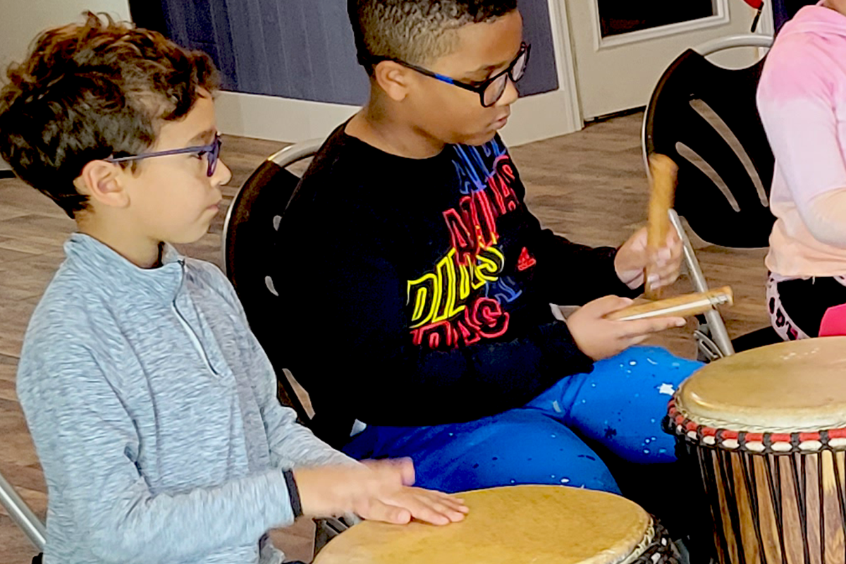 kids drumming